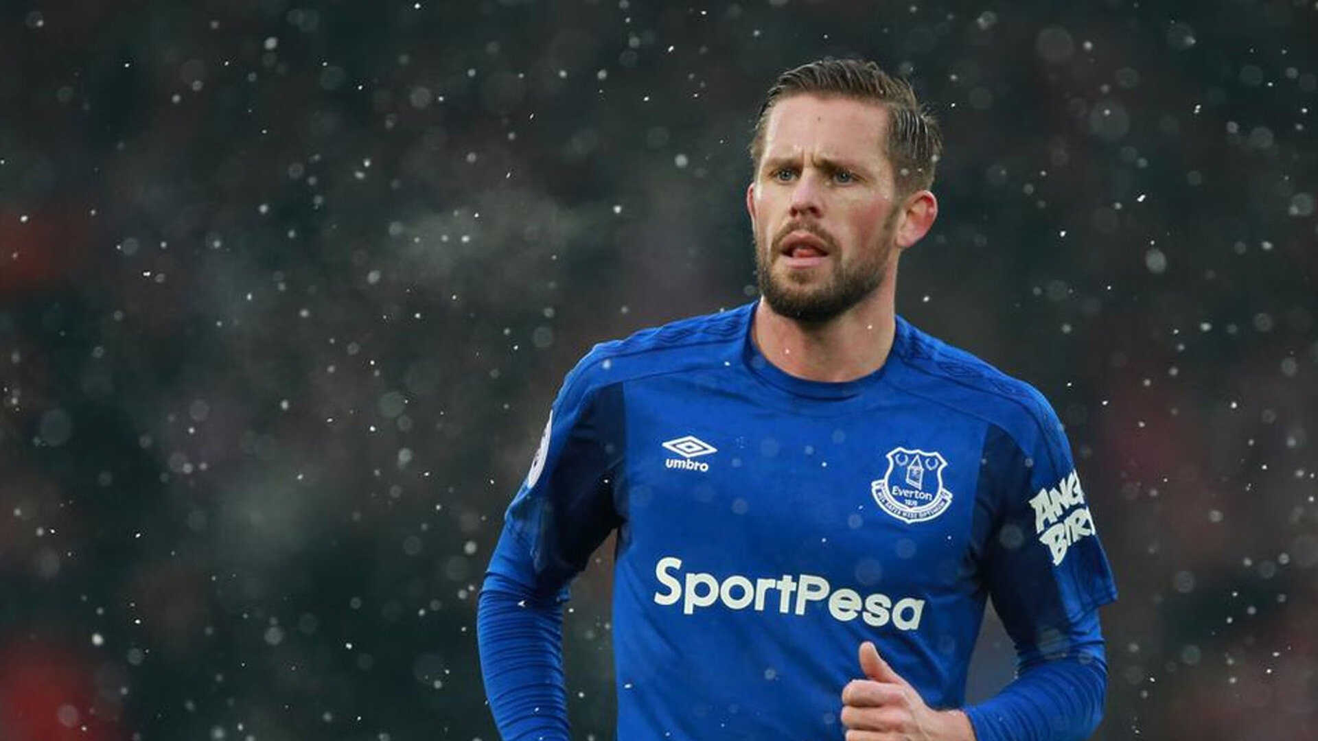 德甲火热对决：两球逆转展现足球魅力，德甲 用球